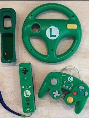 PDP Wired Fight Pad & Luigi Nintendo Wii Motion Plus Remote Controller Wheel Lot